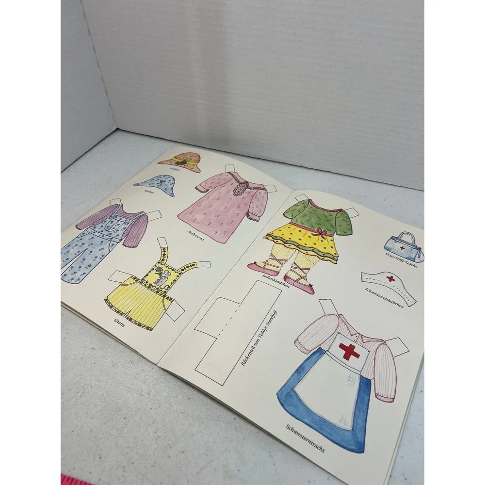 Vintage 1983 Ravensburger Teddys neue Kleider Paper Doll Book Michelle Cartlidge